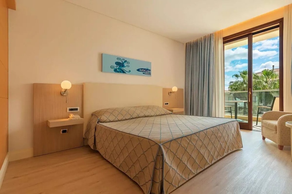 Smy Carlos V Alghero — Hotel rooms in Alghero, Sardinia