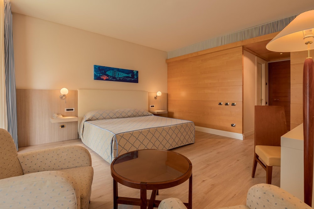 Smy Carlos V Alghero — Hotel rooms in Alghero, Sardinia