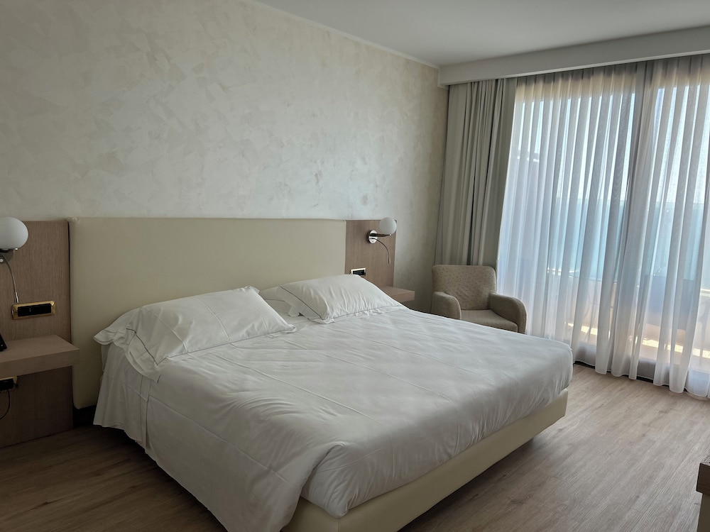 Smy Carlos V Alghero — Hotel rooms in Alghero, Sardinia
