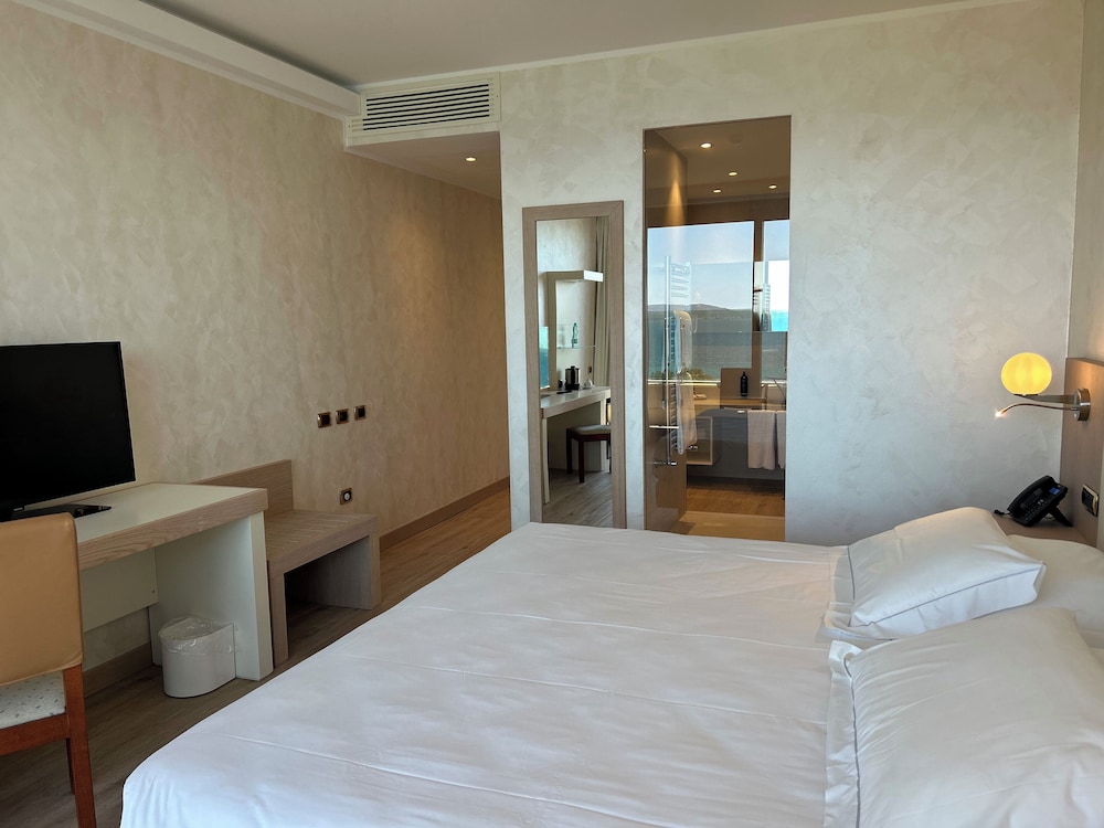 Smy Carlos V Alghero — Hotel rooms in Alghero, Sardinia