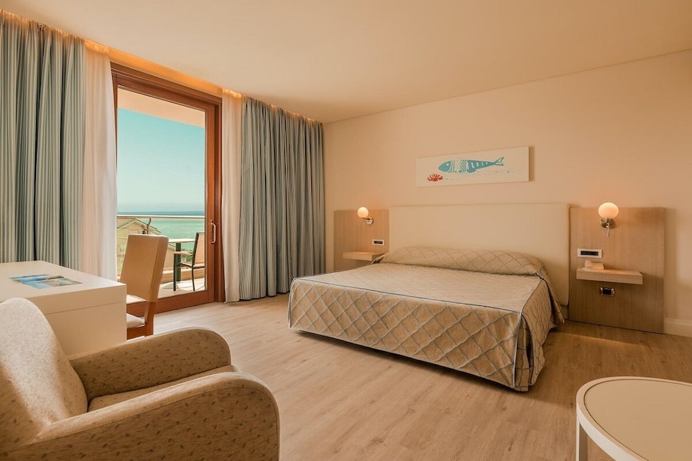Smy Carlos V Alghero — Hotel rooms in Alghero, Sardinia