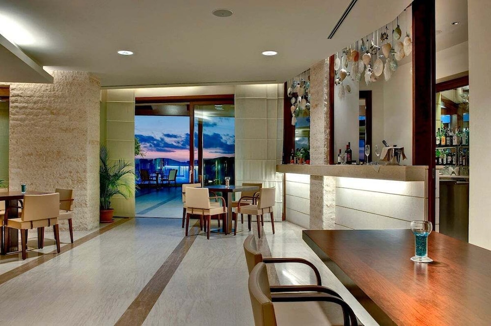 Smy Carlos V Alghero — Restaurant & bars in Alghero, Sardinia