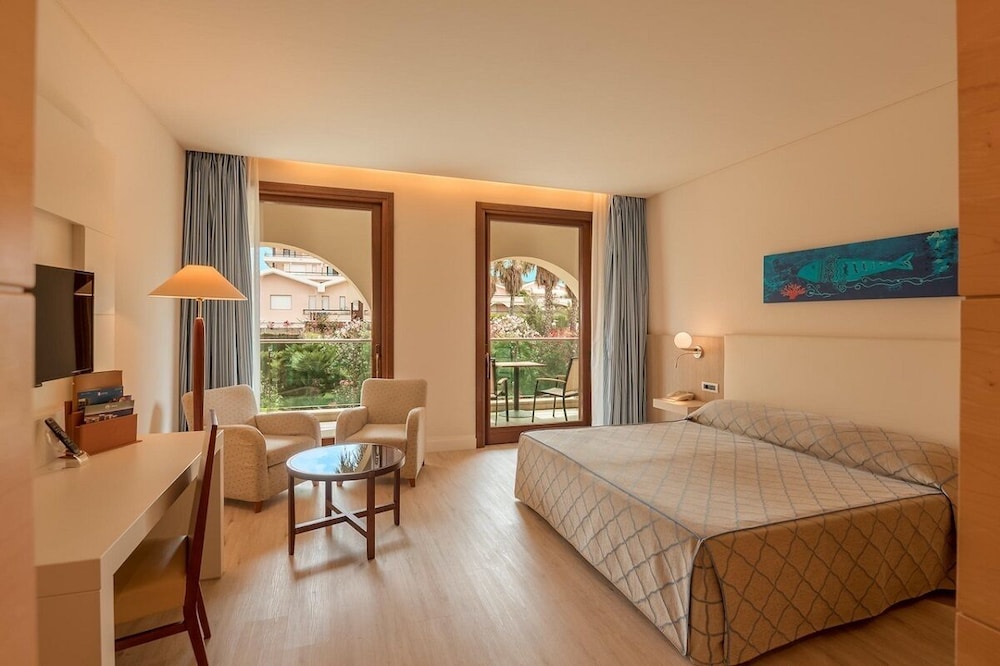 Smy Carlos V Alghero — Hotel rooms in Alghero, Sardinia