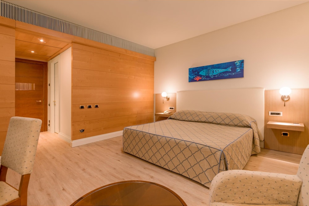 Smy Carlos V Alghero — Hotel rooms in Alghero, Sardinia