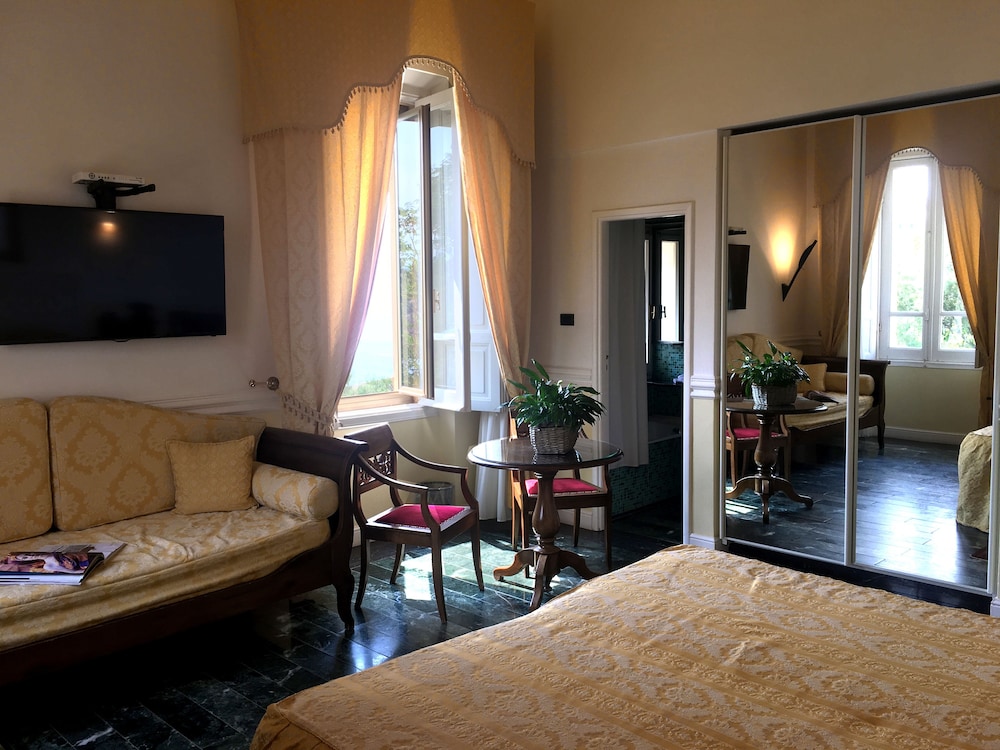 Villa Las Tronas Hotel & Spa — Hotel rooms in Alghero, Sardinia