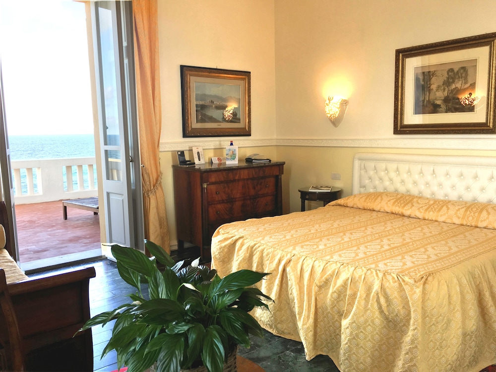 Villa Las Tronas Hotel & Spa — Hotel rooms in Alghero, Sardinia