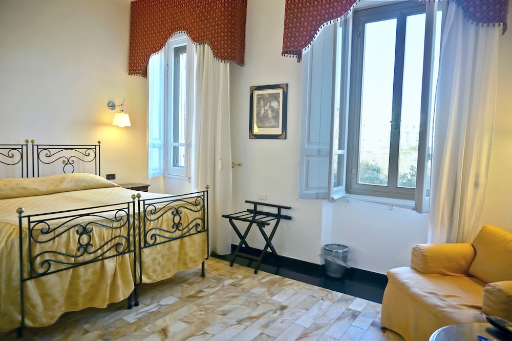 Villa Las Tronas Hotel & Spa — Hotel rooms in Alghero, Sardinia