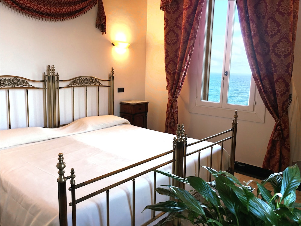 Villa Las Tronas Hotel & Spa — Hotel rooms in Alghero, Sardinia