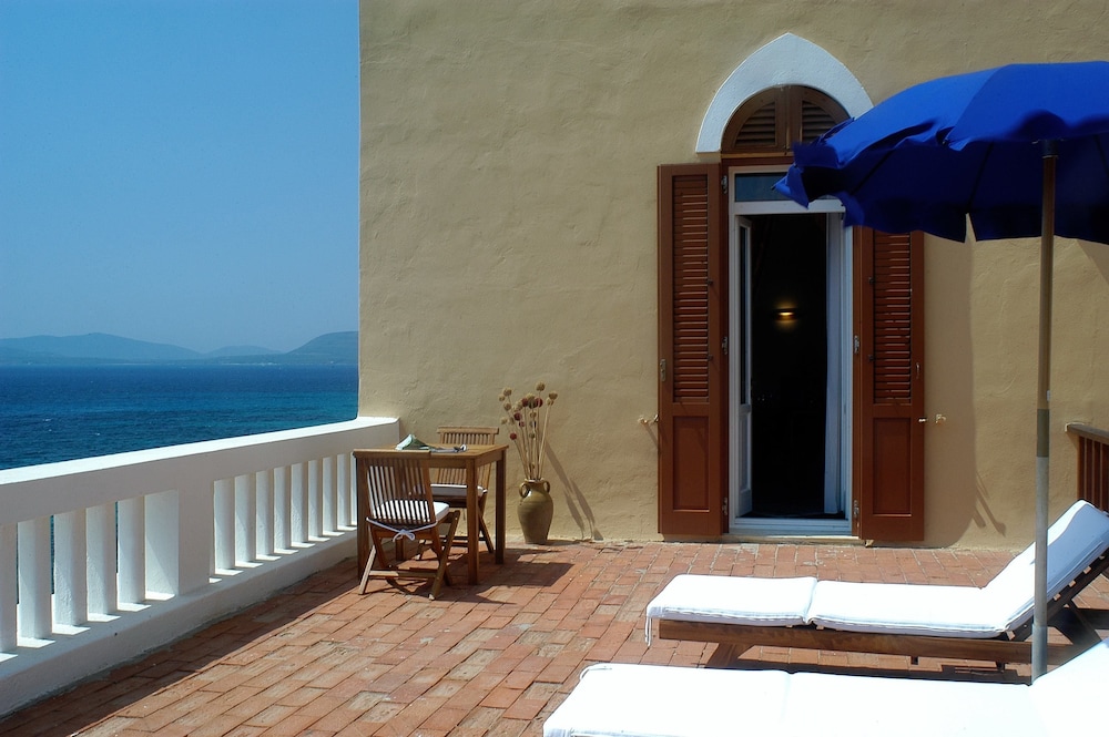 Villa Las Tronas Hotel & Spa — Hotel building in Alghero, Sardinia