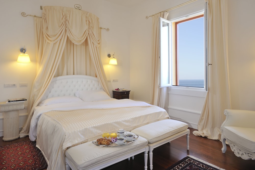 Villa Las Tronas Hotel & Spa — Hotel rooms in Alghero, Sardinia