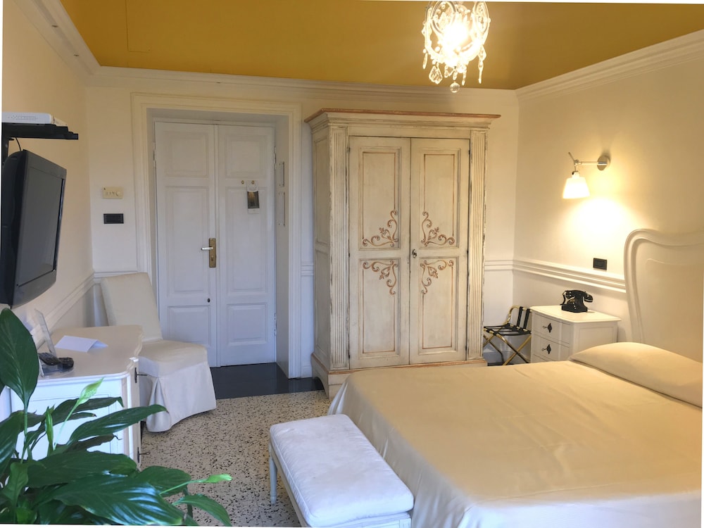 Villa Las Tronas Hotel & Spa — Hotel rooms in Alghero, Sardinia