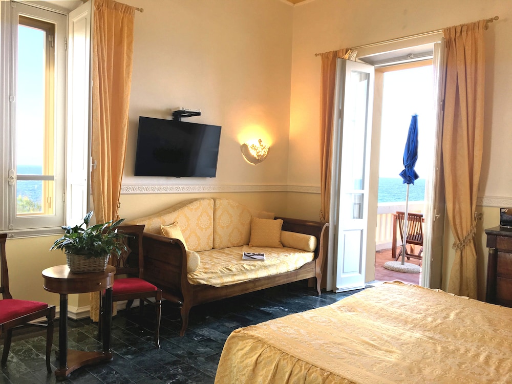 Villa Las Tronas Hotel & Spa — Hotel rooms in Alghero, Sardinia