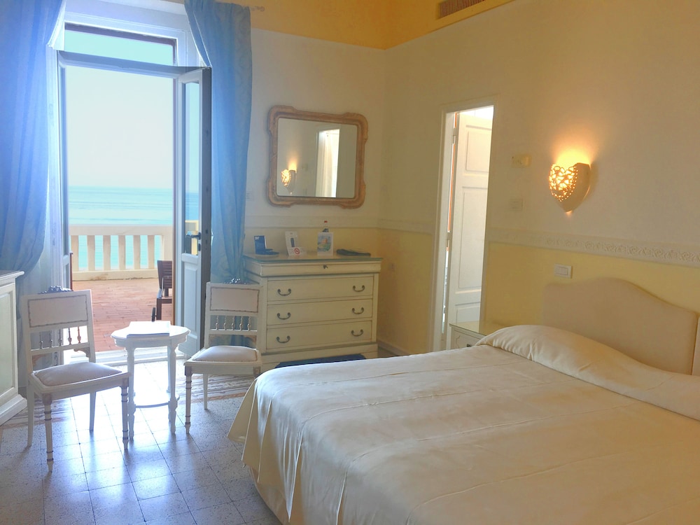 Villa Las Tronas Hotel & Spa — Hotel rooms in Alghero, Sardinia