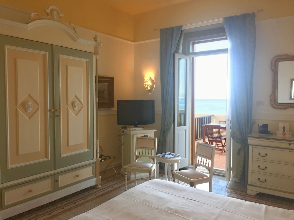 Villa Las Tronas Hotel & Spa — Hotel rooms in Alghero, Sardinia