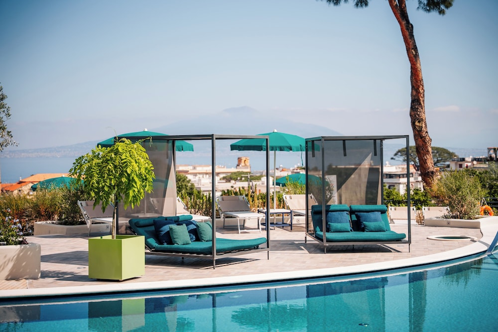 Hilton Sorrento Palace — Swimming pool in Sorrento, Campania