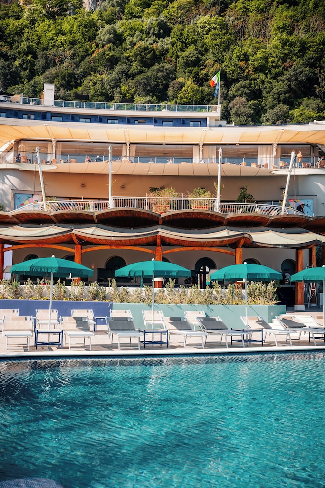 Hilton Sorrento Palace — Swimming pool in Sorrento, Campania