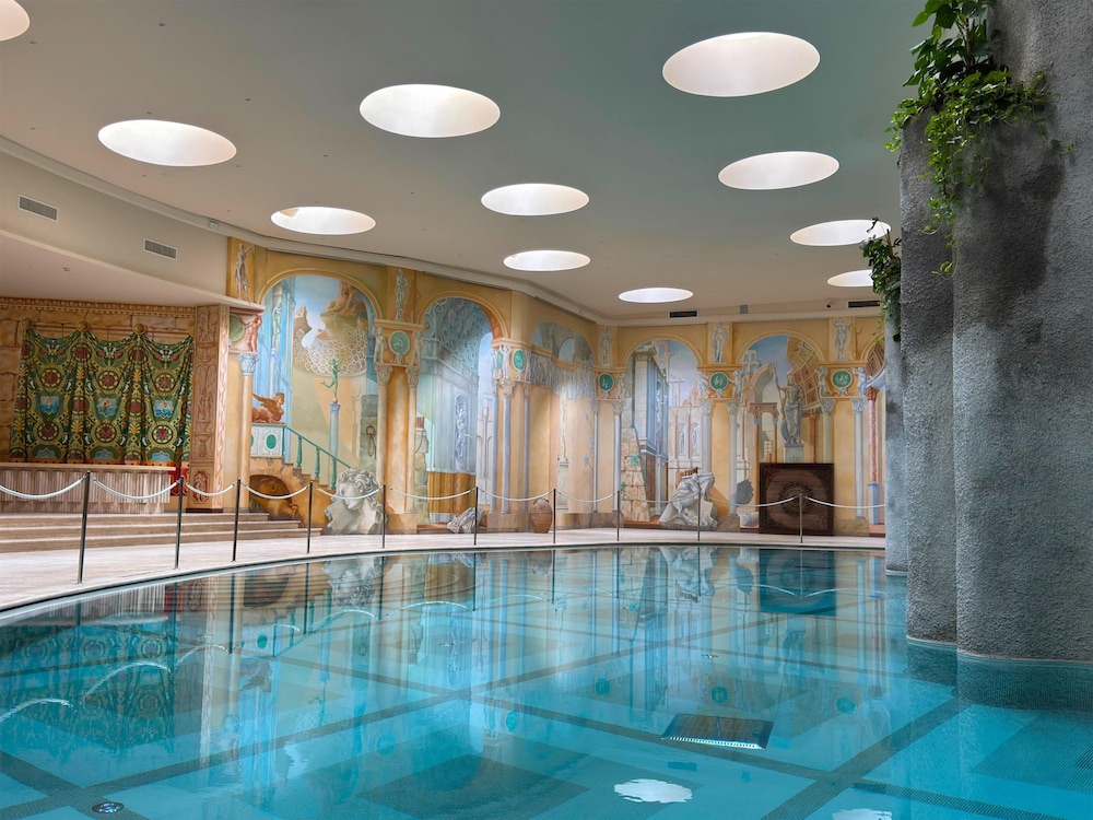 Hilton Sorrento Palace — Swimming pool in Sorrento, Campania