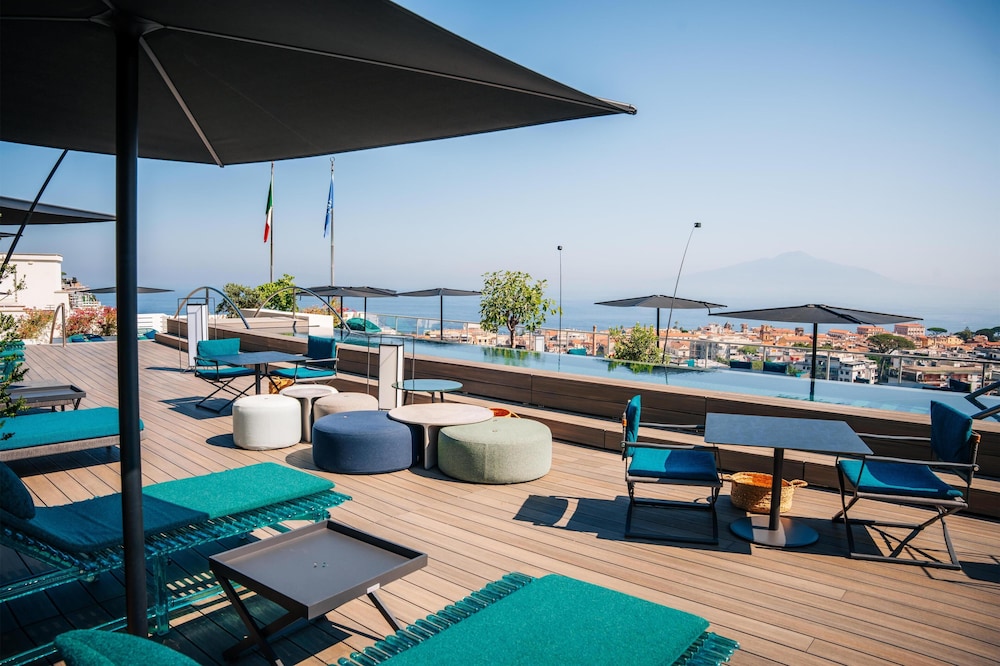 Hilton Sorrento Palace — Swimming pool in Sorrento, Campania