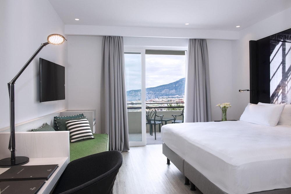 Hilton Sorrento Palace — Hotel rooms in Sorrento, Campania
