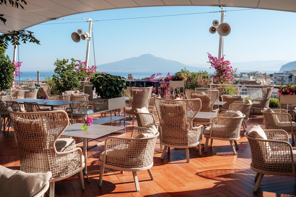 Hilton Sorrento Palace — Restaurant & bars in Sorrento, Campania