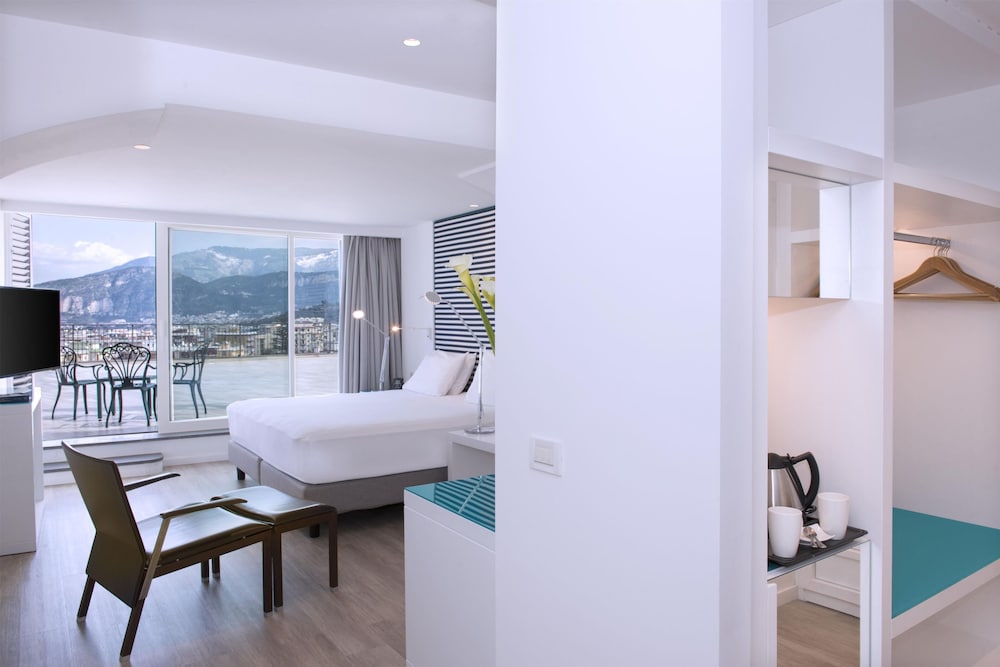 Hilton Sorrento Palace — Hotel rooms in Sorrento, Campania