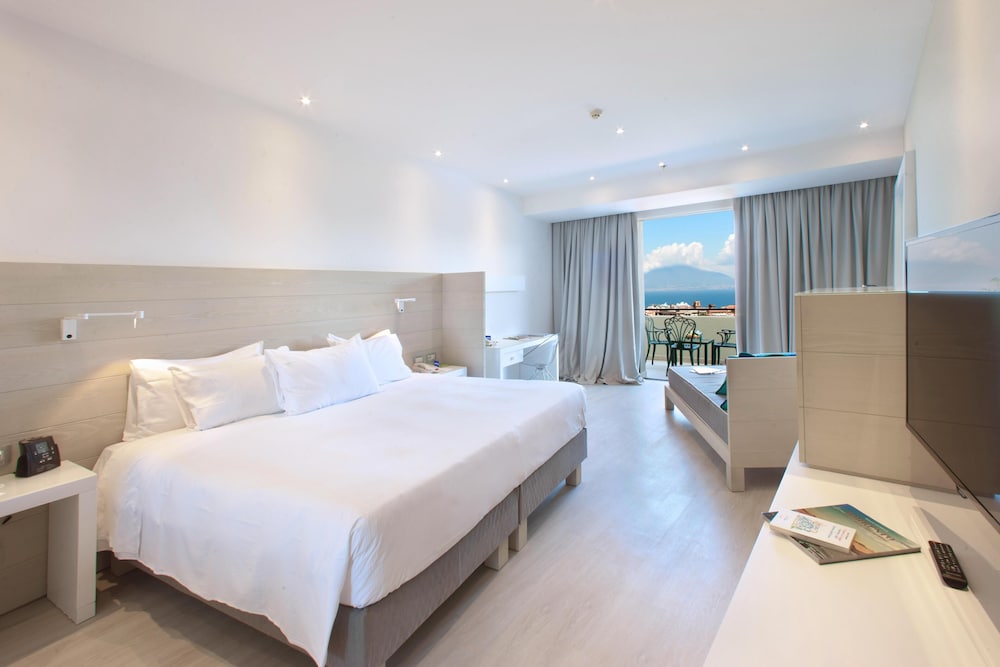 Hilton Sorrento Palace — Hotel rooms in Sorrento, Campania