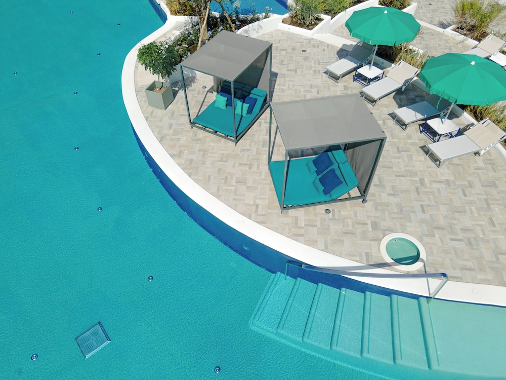Hilton Sorrento Palace — Swimming pool in Sorrento, Campania