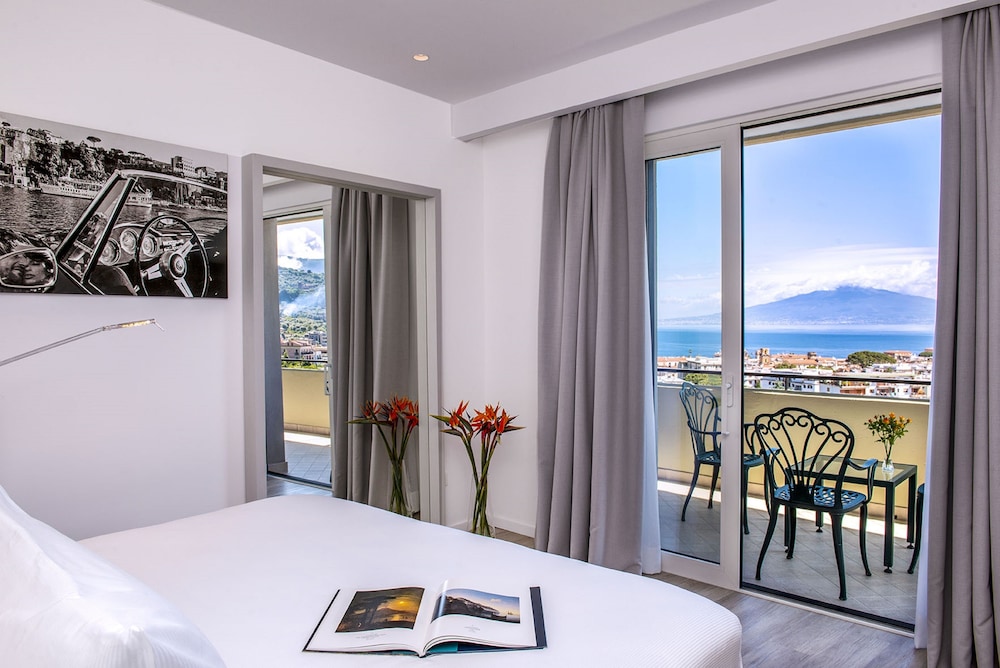 Hilton Sorrento Palace — Hotel rooms in Sorrento, Campania