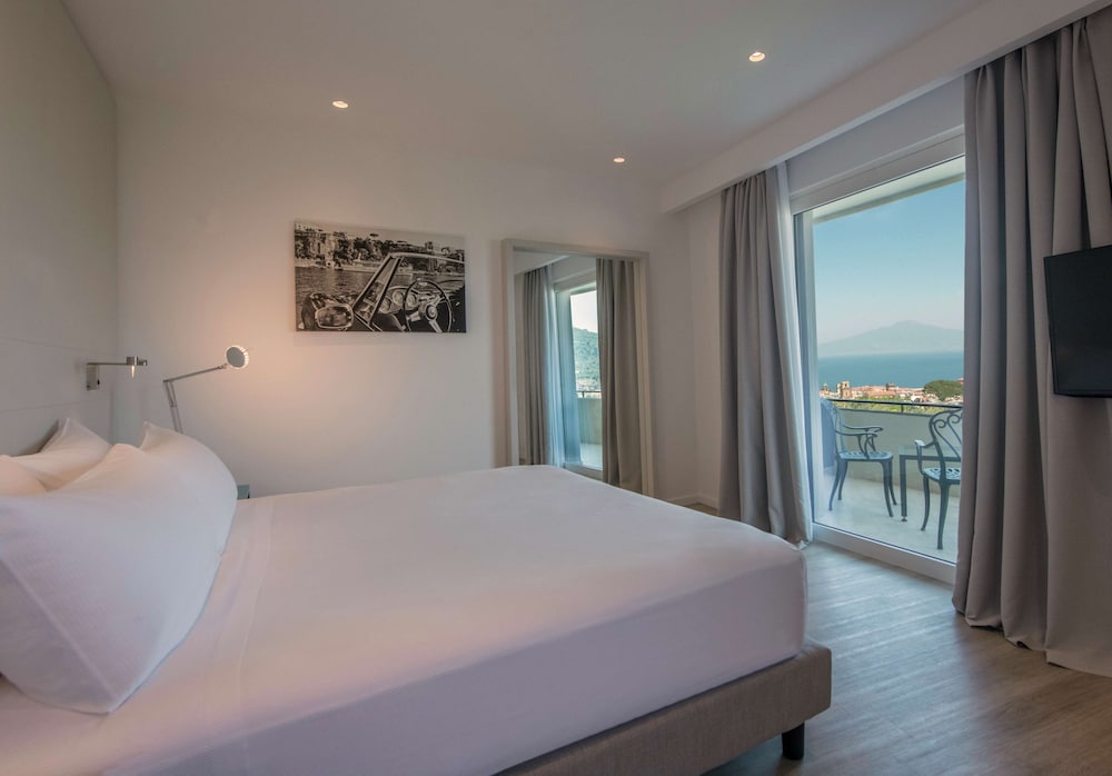 Hilton Sorrento Palace — Hotel rooms in Sorrento, Campania