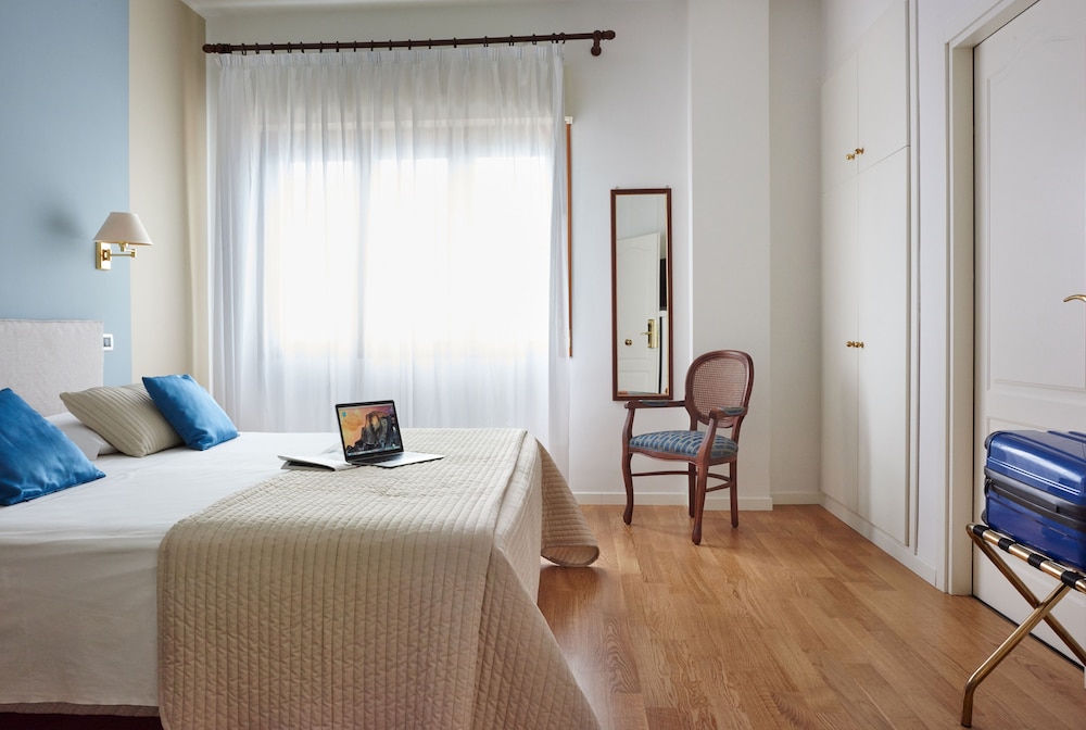 Hotel Punta Nord - Est — Hotel rooms in Castellammare del Golfo, Sicily