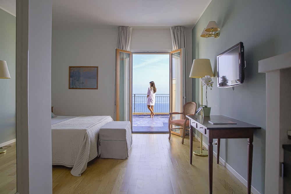 Hotel Punta Nord - Est — Hotel rooms in Castellammare del Golfo, Sicily