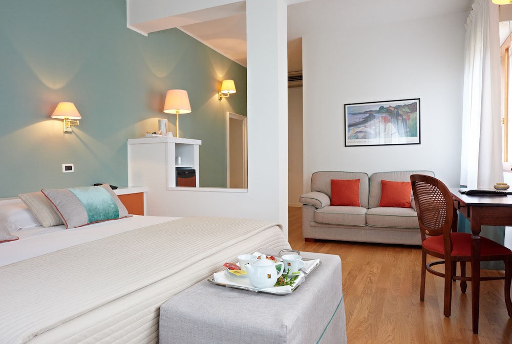 Hotel Punta Nord - Est — Hotel rooms in Castellammare del Golfo, Sicily