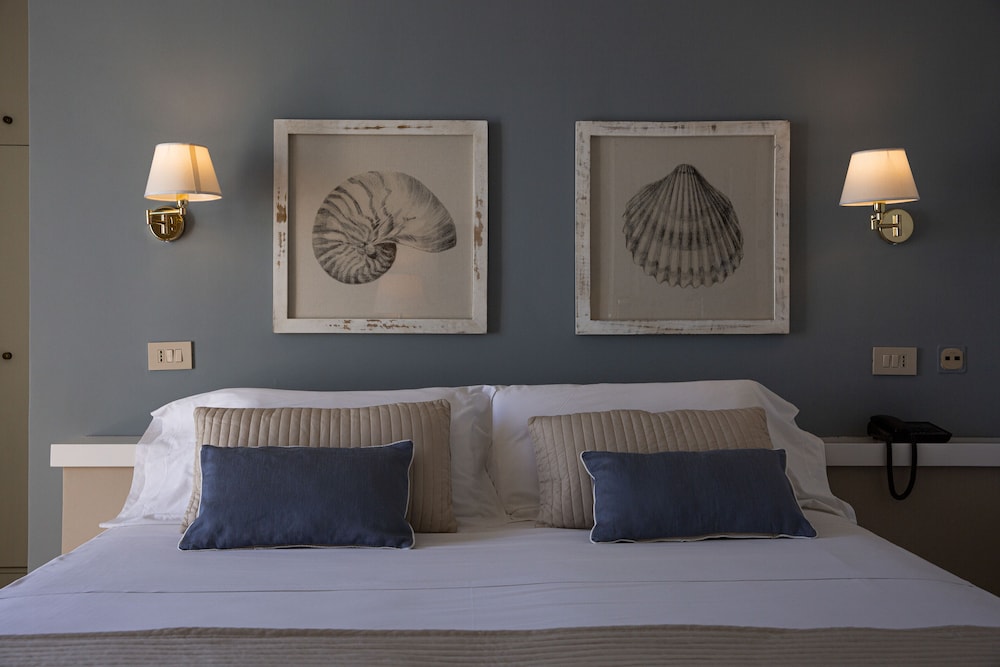 Hotel Punta Nord - Est — Hotel rooms in Castellammare del Golfo, Sicily