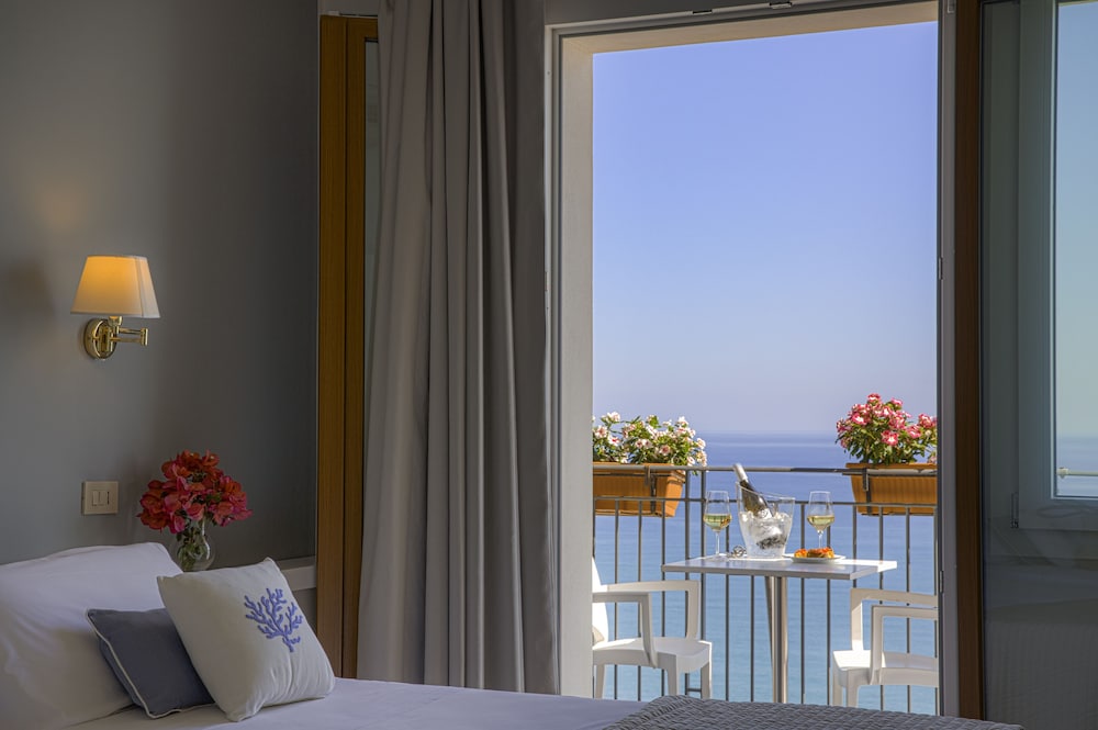 Hotel Punta Nord - Est — Hotel rooms in Castellammare del Golfo, Sicily
