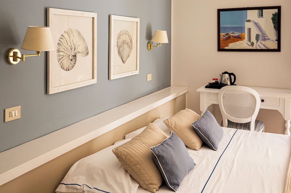 Hotel Punta Nord - Est — Hotel rooms in Castellammare del Golfo, Sicily