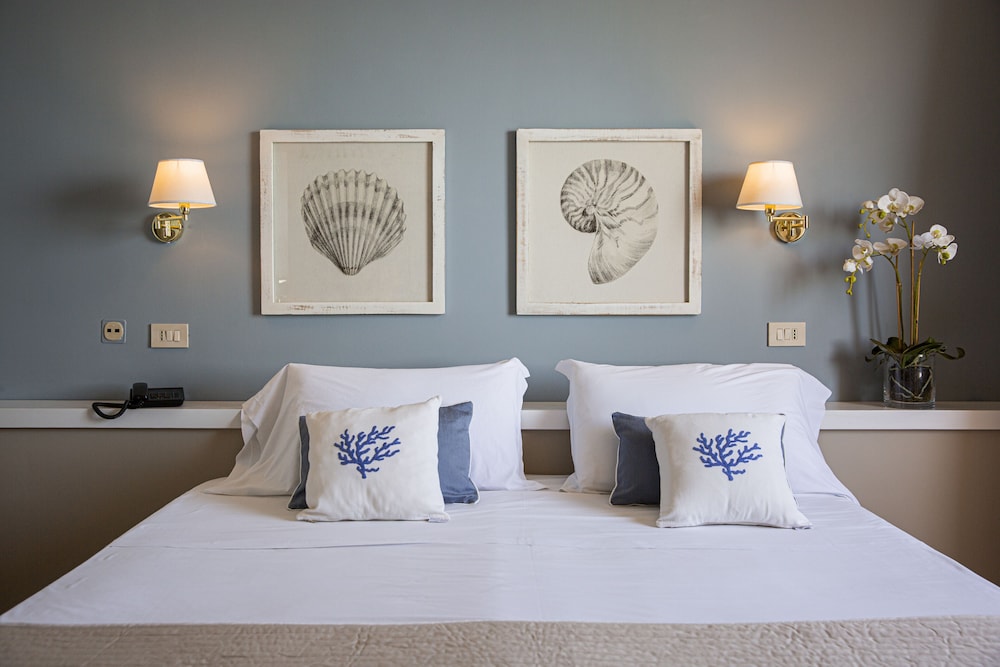 Hotel Punta Nord - Est — Hotel rooms in Castellammare del Golfo, Sicily