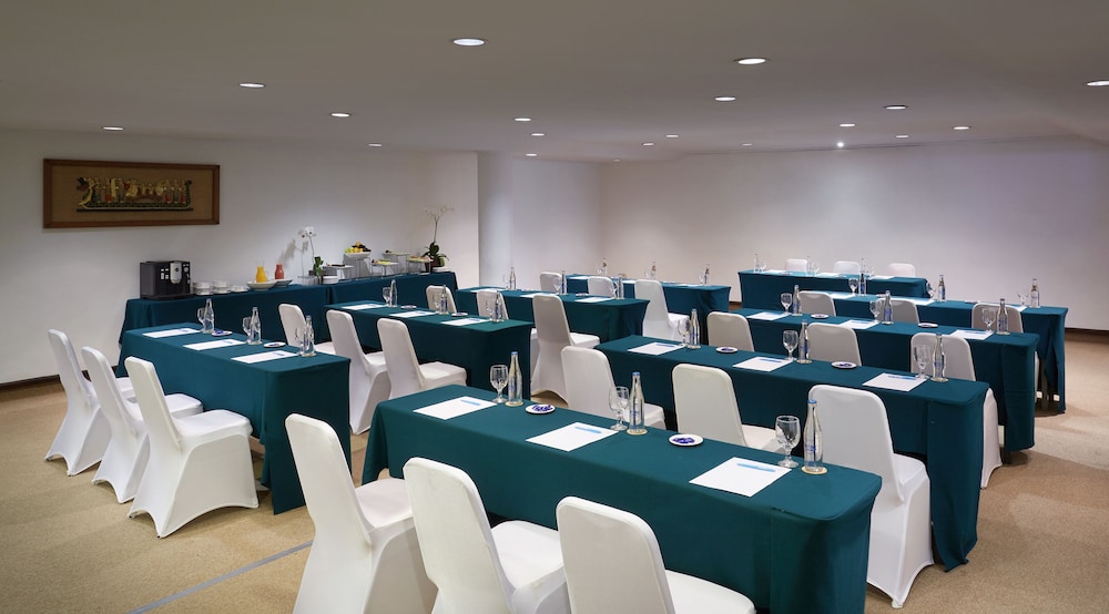 SOL by Melia Benoa Bali - All Inclusive — Restaurant & bars in Nusa Dua Tanjung Benoa