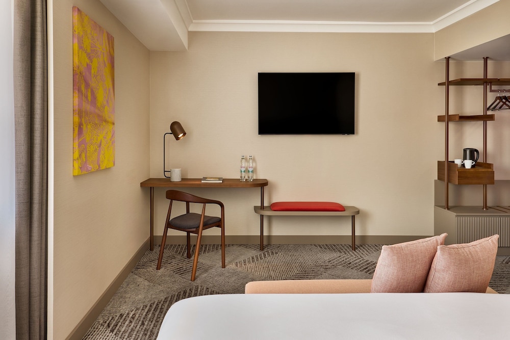 Sheraton Zagreb Hotel — Hotel rooms in Zagreb, Zagreb (city)