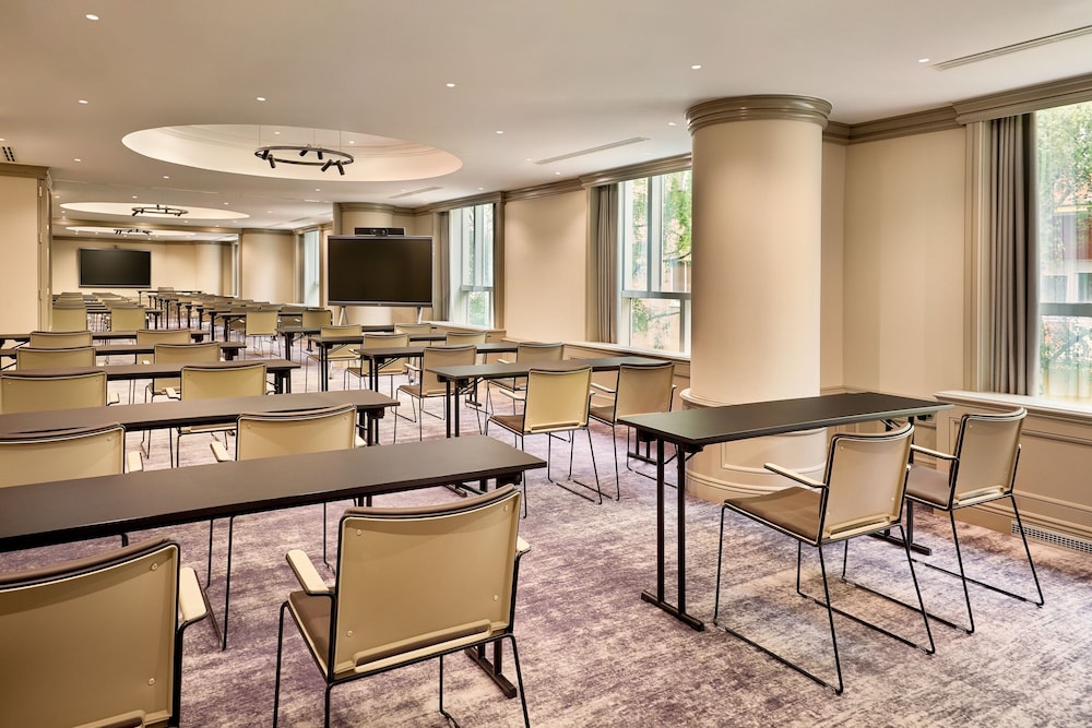 Sheraton Zagreb Hotel — Hotel building in Zagreb, Zagreb (city)