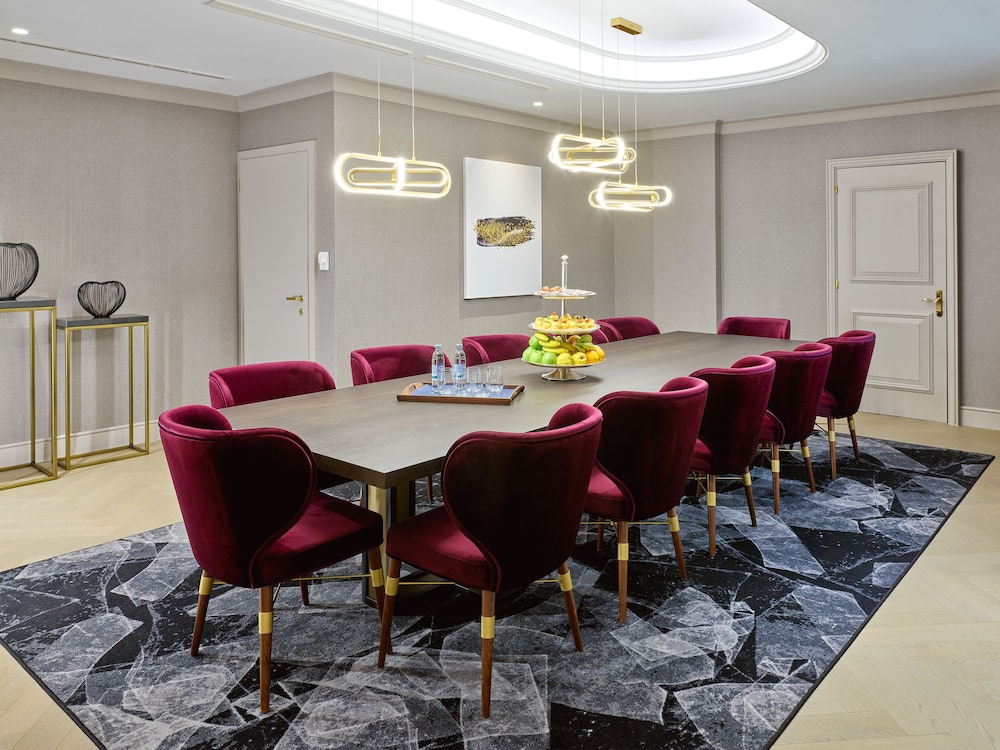 Sheraton Zagreb Hotel — Restaurant & bars in Zagreb, Zagreb (city)