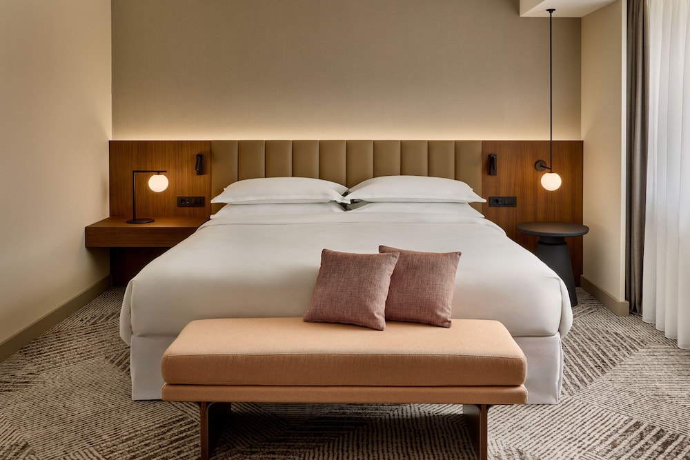 Sheraton Zagreb Hotel — Hotel rooms in Zagreb, Zagreb (city)