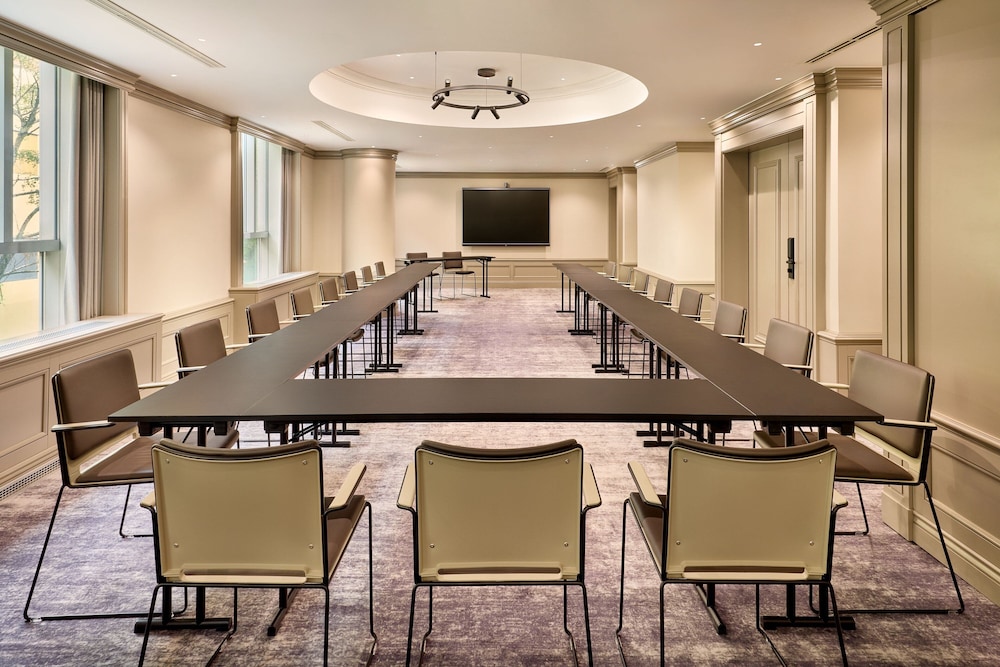 Sheraton Zagreb Hotel — Hotel building in Zagreb, Zagreb (city)