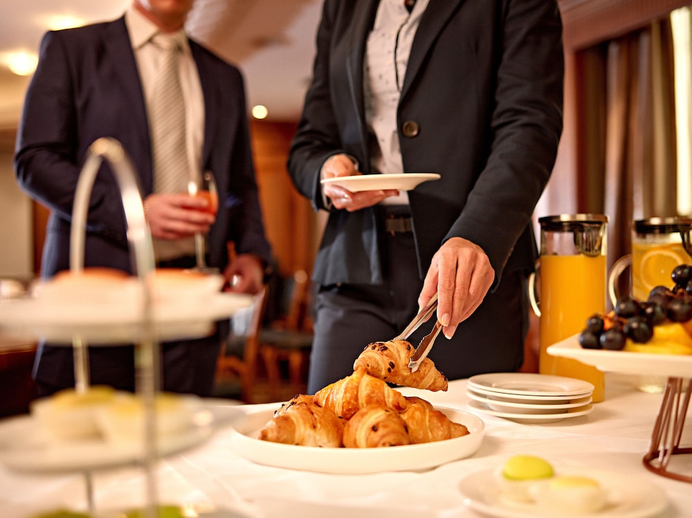 Sheraton Zagreb Hotel — Restaurant & bars in Zagreb, Zagreb (city)