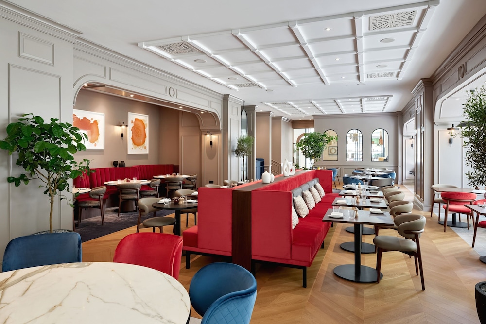 Sheraton Zagreb Hotel — Restaurant & bars in Zagreb, Zagreb (city)