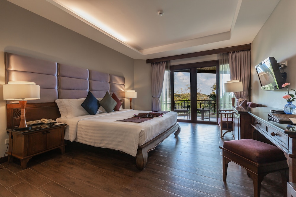 Nora Beach Resort and Spa — Hotel rooms in Bo Phut, Surat Thani