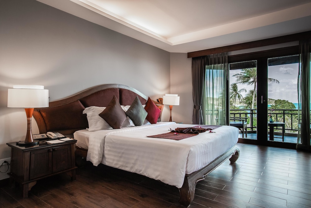 Nora Beach Resort and Spa — Hotel rooms in Bo Phut, Surat Thani