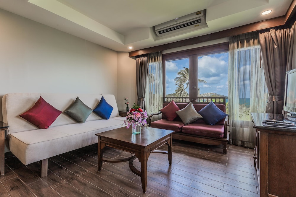 Nora Beach Resort and Spa — Hotel rooms in Bo Phut, Surat Thani
