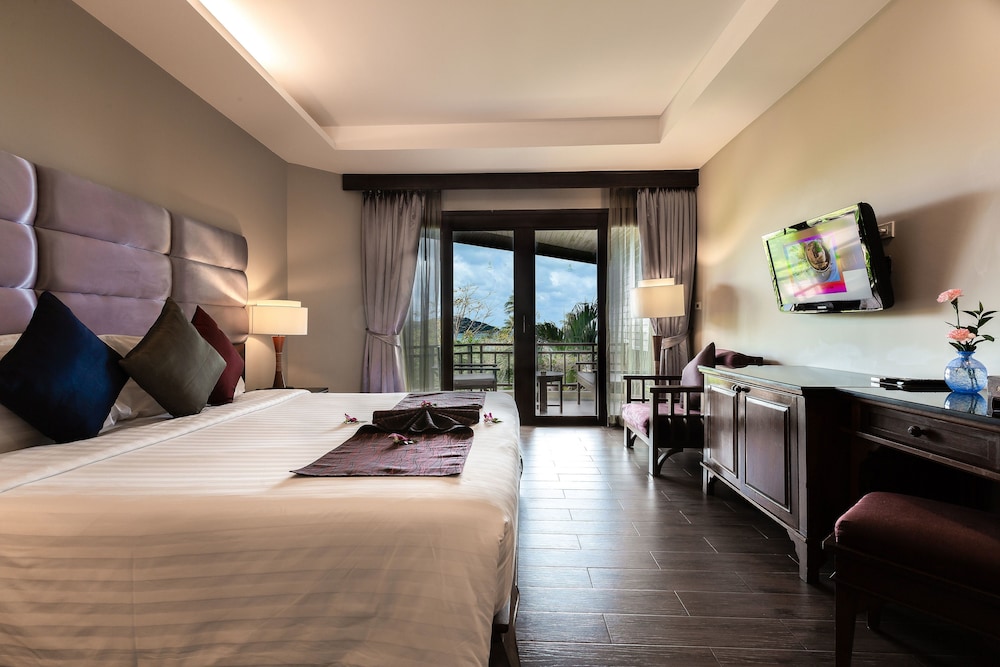 Nora Beach Resort and Spa — Hotel rooms in Bo Phut, Surat Thani