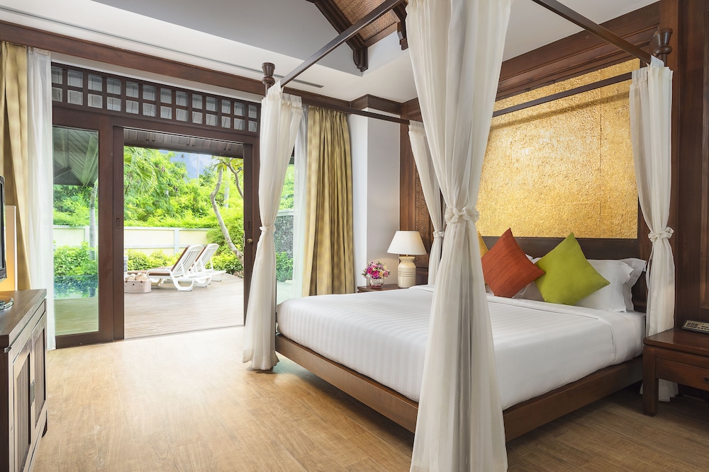 Nora Beach Resort and Spa — Hotel rooms in Bo Phut, Surat Thani