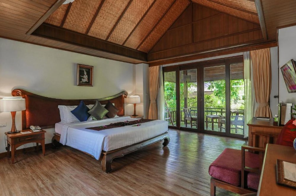 Nora Beach Resort and Spa — Hotel rooms in Bo Phut, Surat Thani